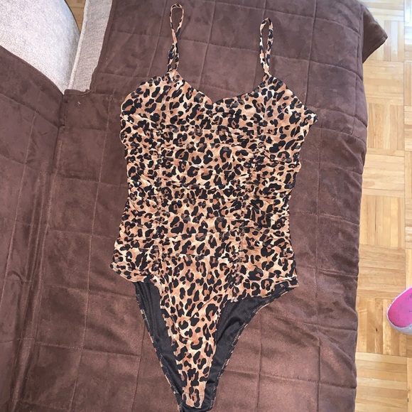 Cheetah bodysuit! Super cute - Picture 1 of 4